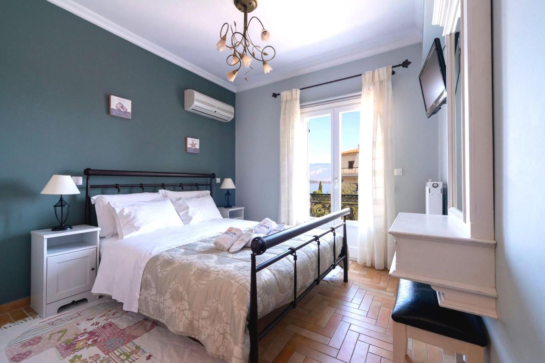 Nautilus Luxury Suites Galaxidi Екстер'єр фото